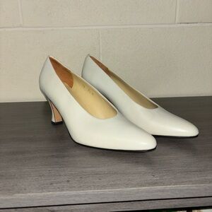 Cream Evan Picone shoe size 7.5